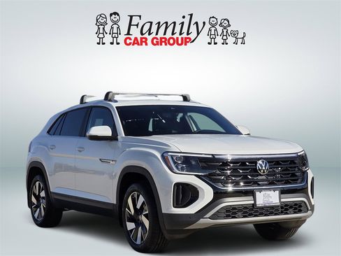 New 2026 Volkswagen Atlas Cross Sport SE image 2