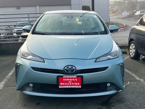 Used 2022 Toyota Prius XLE image 2