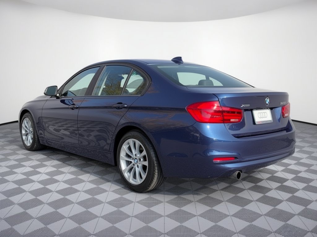 Used 2018 BMW 320i xDrive Sedan w/ Premium Package AWD/4WD image 3