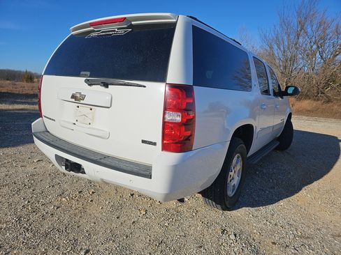 Used 2010 Chevrolet Suburban LT image 4