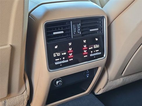 Used 2023 Porsche Cayenne Platinum Edition AWD/4WD image 41