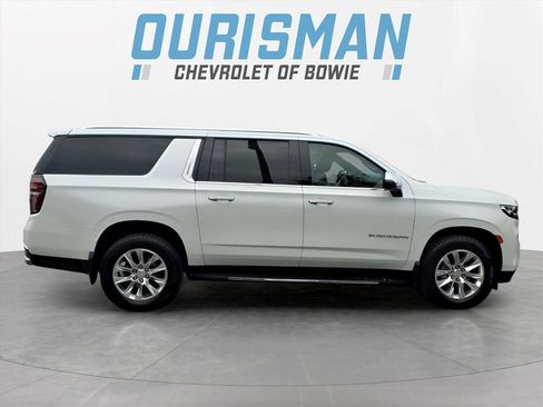 Used 2023 Chevrolet Suburban Premier AWD/4WD image 2