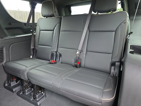 Used 2025 Chevrolet Suburban Premier RWD image 12