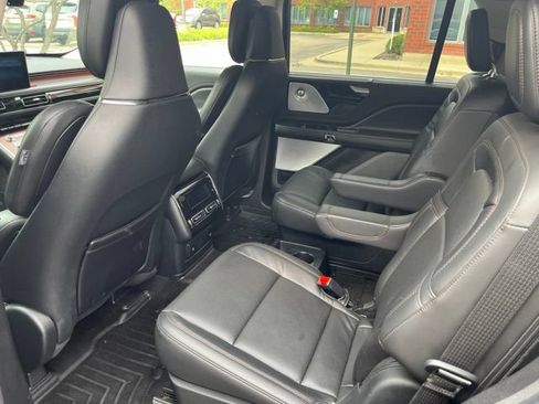 Used 2022 Lincoln Aviator Reserve w/ Equipment Group 201A AWD/4WD image 13