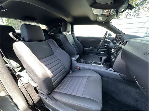 Used 2010 Dodge Challenger SE RWD image 15