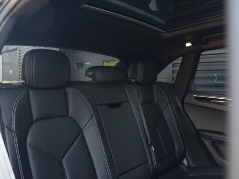 Certified 2026 Porsche Macan AWD/4WD image 35