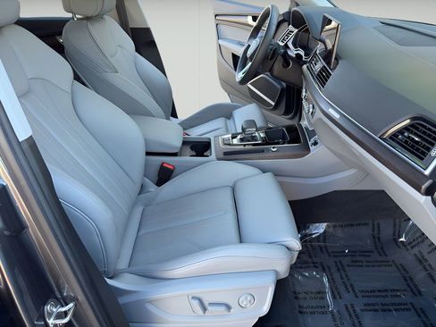 Used 2024 Audi Q5 e Premium Plus w/ Premium Plus Package image 13