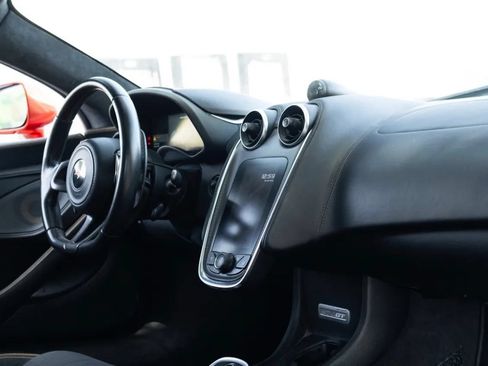 Used 2018 McLaren 570S RWD image 22