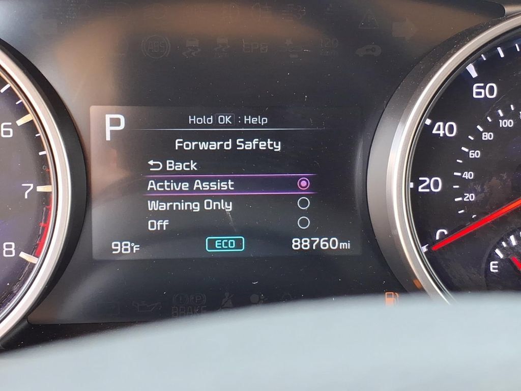 Used 2023 Kia Carnival LX FWD image 17