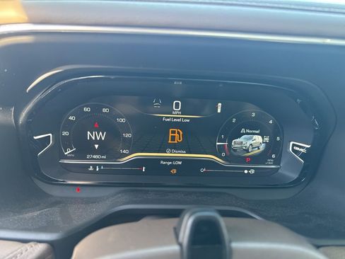 Used 2023 GMC Yukon Denali w/ Denali Reserve Package image 8