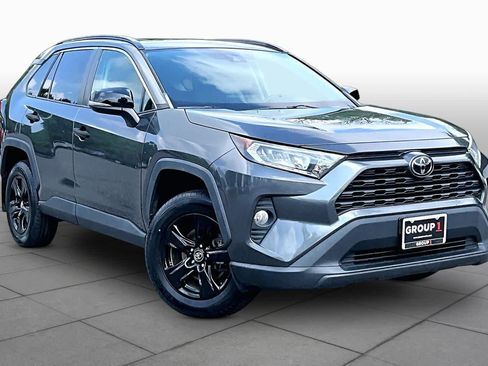 Used 2019 Toyota RAV4 XLE w/ Convenience Package AWD/4WD image 3