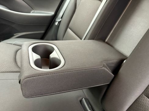 Used 2018 Hyundai Elantra GT image 17