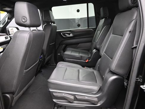 Used 2023 Chevrolet Suburban Z71 w/ Luxury Package image 13