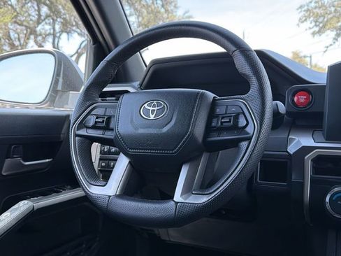 Certified 2025 Toyota Tacoma TRD Off-Road image 36