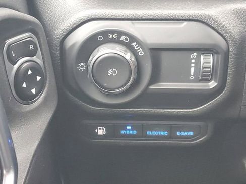 Used 2023 Jeep Wrangler Unlimited Sahara w/ Cold Weather Group image 20