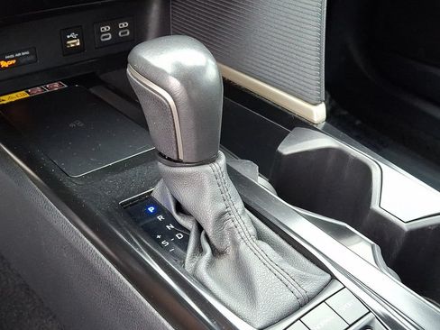 Used 2025 Toyota Camry SE FWD image 16