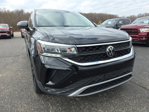 Used 2023 Volkswagen Taos SE image 11