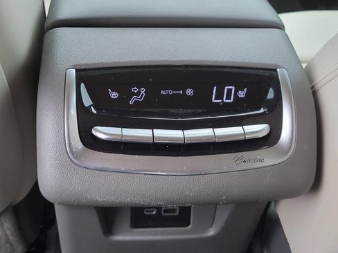 Used 2020 Cadillac XT6 Premium Luxury FWD image 16