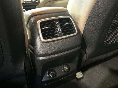 Used 2020 Kia Sorento LX AWD/4WD image 30