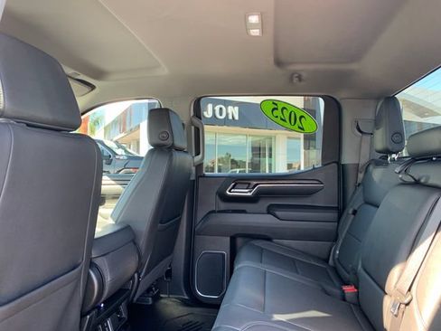Used 2025 GMC Sierra 1500 SLT AWD/4WD image 14