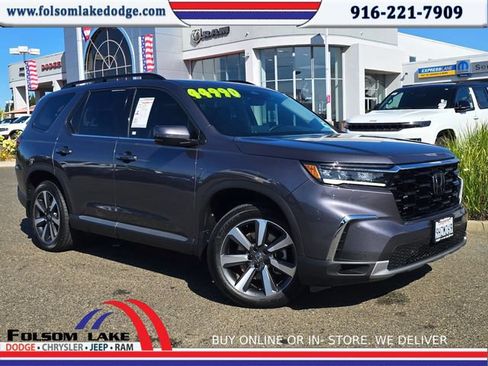 Used 2024 Honda Pilot Touring image 1