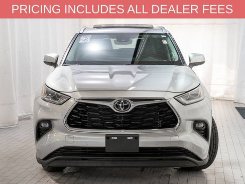 Used 2023 Toyota Highlander Limited FWD image 2