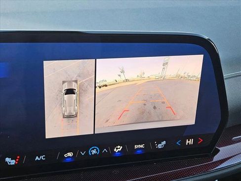 Used 2024 Chevrolet Traverse Z71 image 14