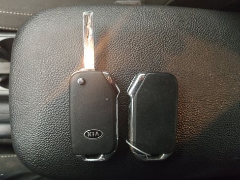 Used 2020 Kia Forte LXS image 32