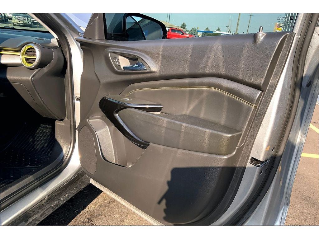 Used 2024 Chevrolet Trax LT w/ Sunroof Package FWD image 26