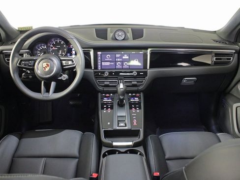 Used 2025 Porsche Macan image 20