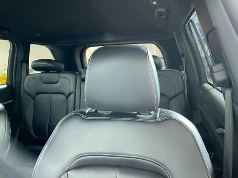 Used 2024 Jeep Grand Cherokee Limited image 21