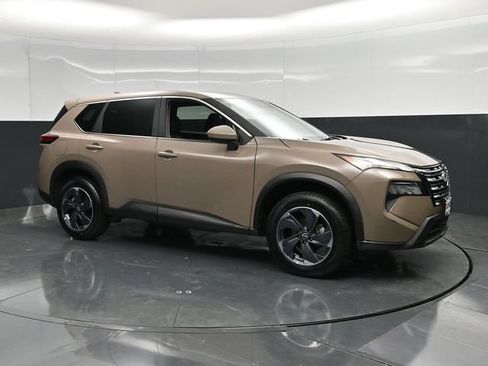 Used 2025 Nissan Rogue SV FWD image 3