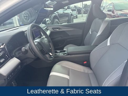 Used 2025 Toyota Camry SE image 10