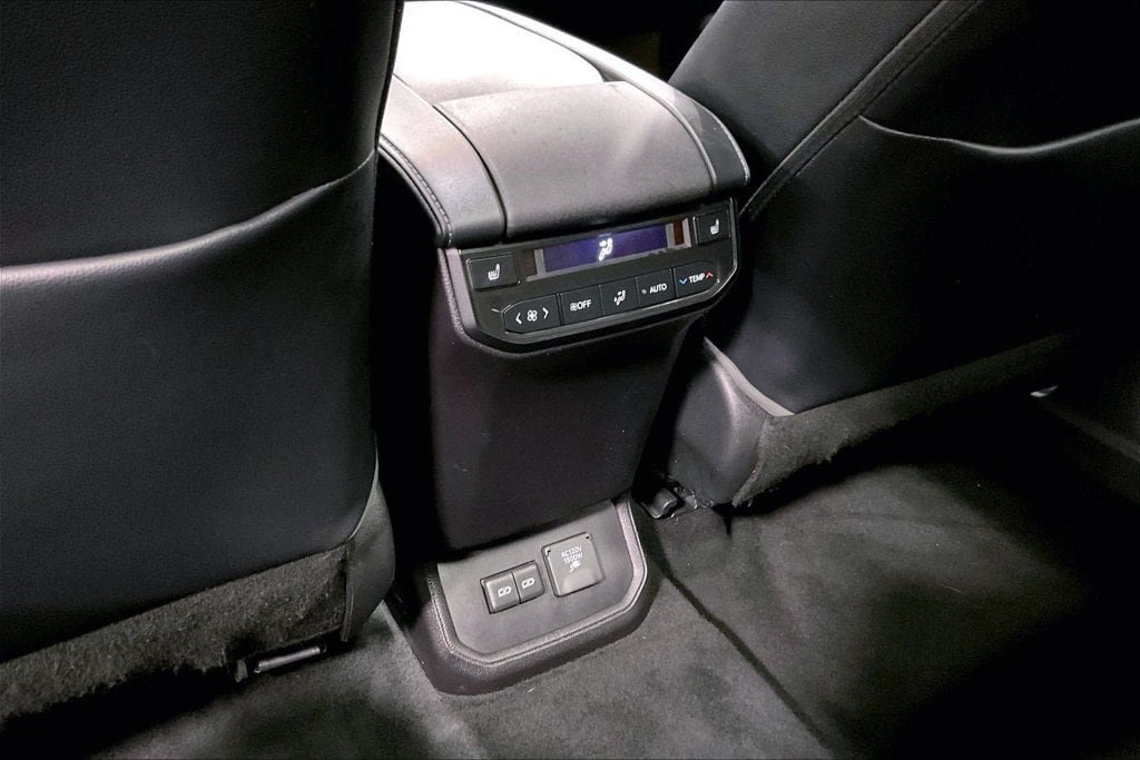 Used 2022 Toyota Highlander Platinum AWD/4WD image 11