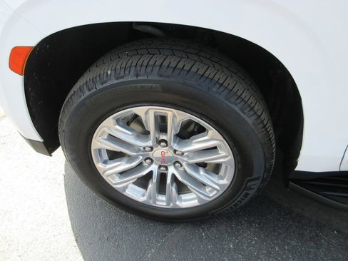 Certified 2023 GMC Yukon XL SLT AWD/4WD image 15