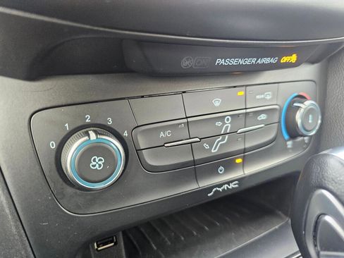 Used 2015 Ford Focus SE image 37