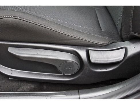 Certified 2025 Hyundai Elantra SE FWD image 31
