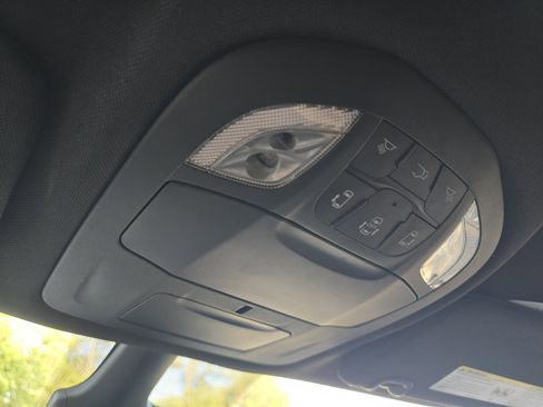 Used 2025 Chrysler Pacifica Select FWD image 23