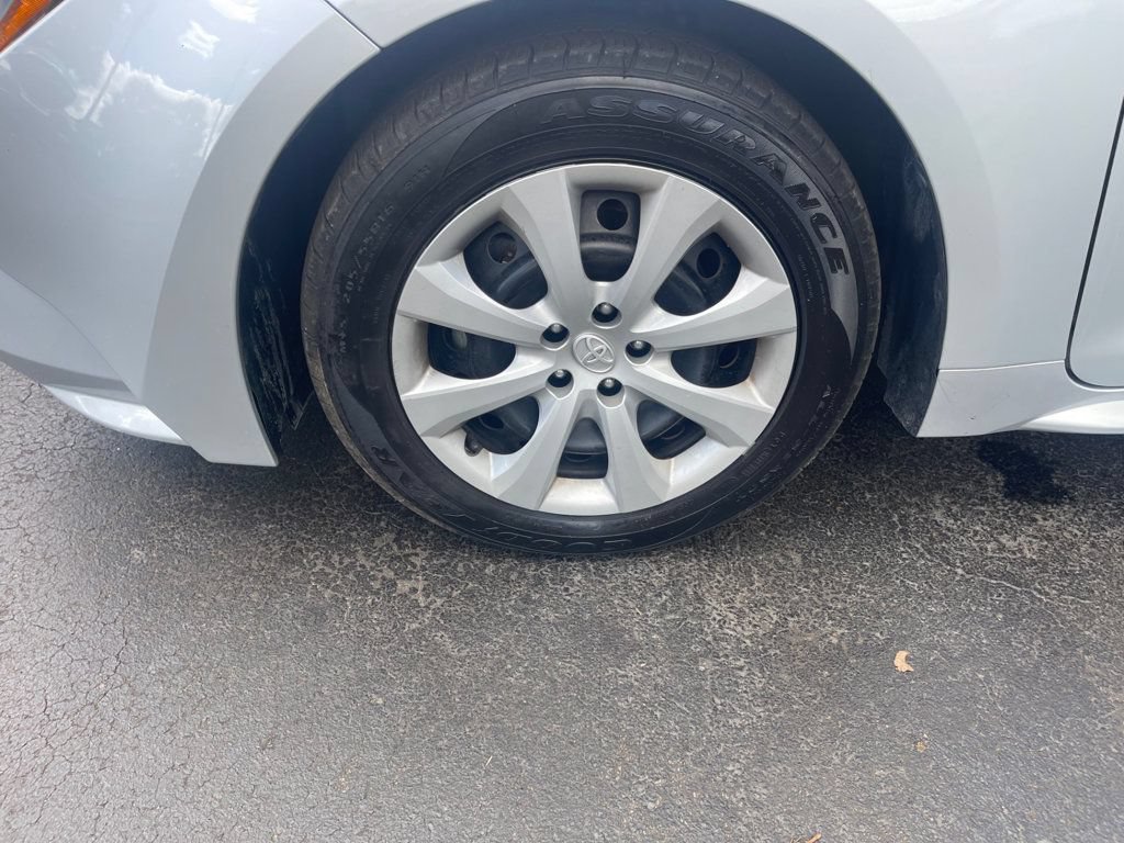Used 2025 Toyota Corolla LE FWD image 8