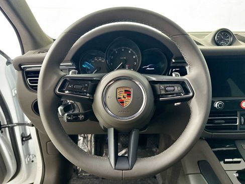 Certified 2025 Porsche Macan image 14