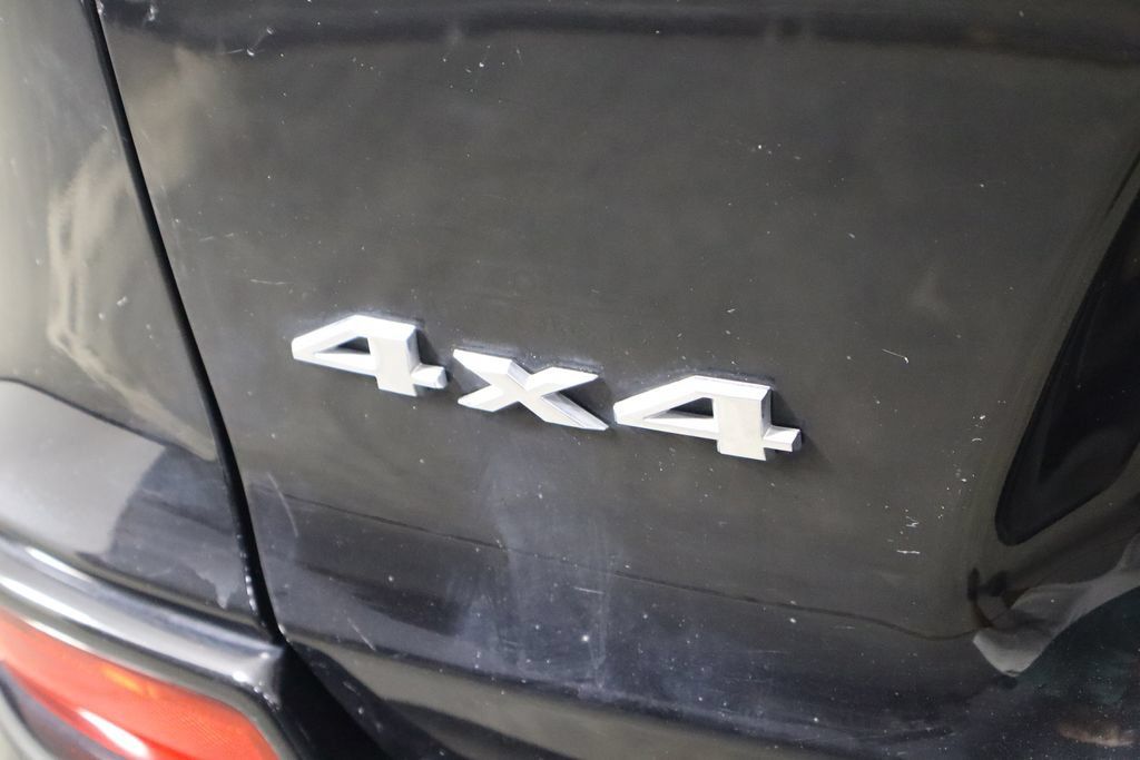 Used 2019 Jeep Cherokee Overland w/ Technology Group AWD/4WD image 47