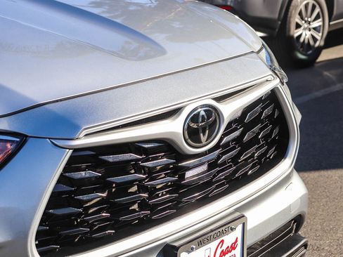 Used 2023 Toyota Highlander LE image 6