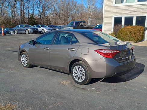 Used 2018 Toyota Corolla LE image 3