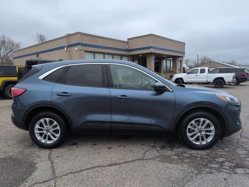 Certified 2020 Ford Escape SE image 4