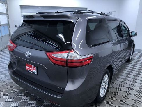 Used 2015 Toyota Sienna XLE image 39
