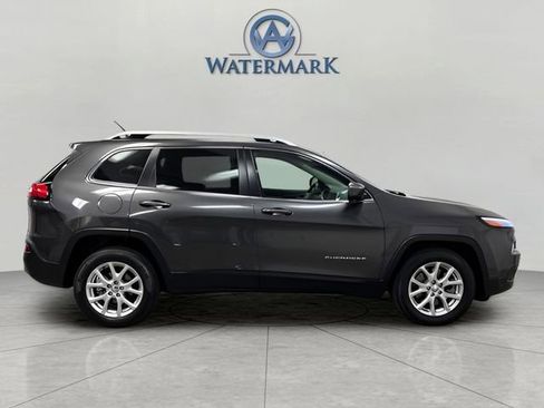 Used 2018 Jeep Cherokee Latitude Plus w/ Comfort/Convenience Group FWD image 6