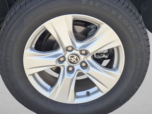 Used 2021 Toyota RAV4 XLE w/ Convenience Package FWD image 15