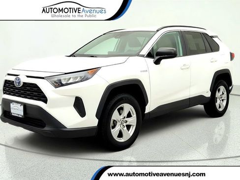 Used 2021 Toyota RAV4 LE AWD/4WD image 1