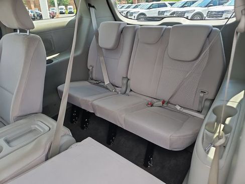 Used 2017 Kia Sedona LX FWD image 26