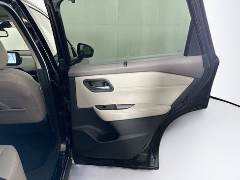 Used 2023 Nissan Rogue SL w/ SL Premium Package image 31